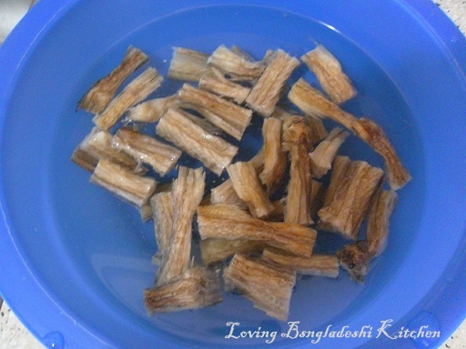 Loving Bangladeshi Kitchen(রান্নাঘর): Dried Latia Fish Curry(লটিয়া ...