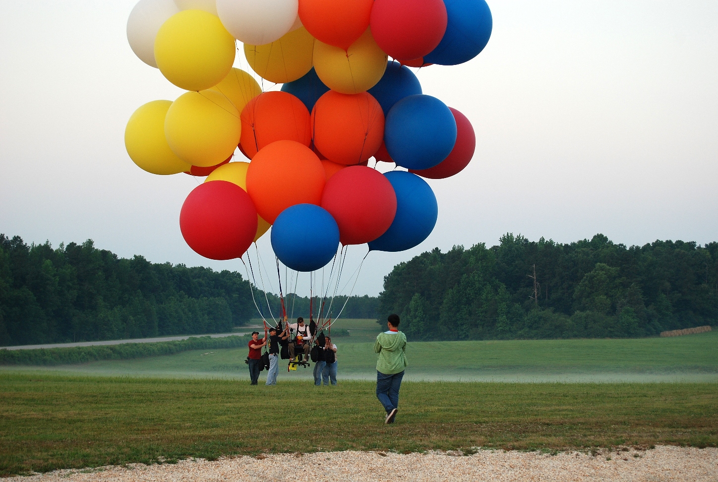 Полет шаров казань. Джонатан Трапп шарах на воздушных. Воздушный шарик. Полет на воздушных шарах. Vozdushnyye shar.
