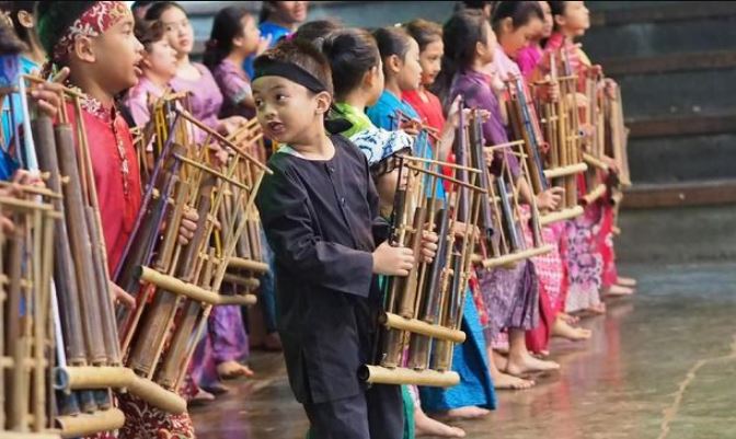 Alat Musik Angklung Berasal Dari Daerah Mana Dan Berikut Penjelasannya Mediasiana Com Media Pembelajaran Masakini