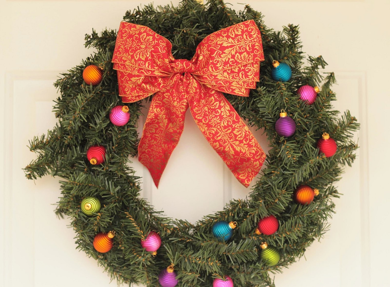 Lilyquilt: DIY Ornament Christmas Wreath