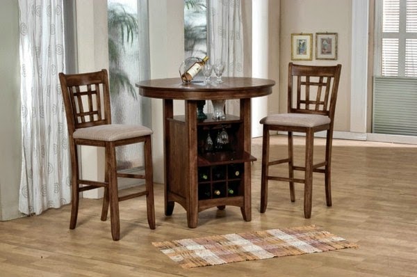 Table made of wood – set design and classic!