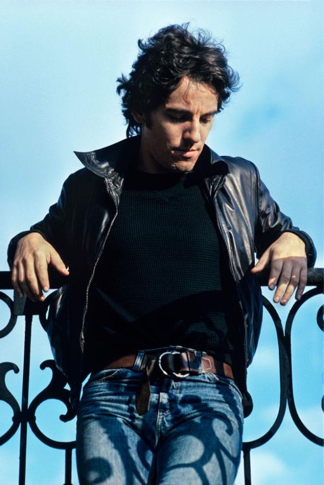 30 Rare Vintage Photographs of a Young and Handsome Bruce Springsteen ...