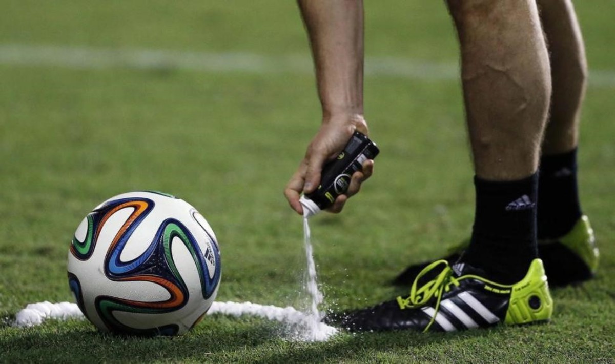 Caso da Spuni: Fifa reafirma que spray não entrou na regra em inglês e diz  desconhecer livro da IFAB, futebol
