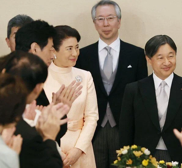 Japanese Prime Minister Shinzo Abe, Empress Masako, Crown Princess Kiko, Princess Kako and Princess Mako