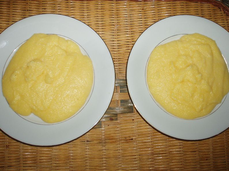 Adventures in Flavorland Mămăligă cu brânză și smântână (Polenta with