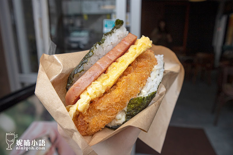 【沖繩那霸美食】豬肉蛋飯糰-本店(牧志)。冷了都好吃！沖繩必吃早餐