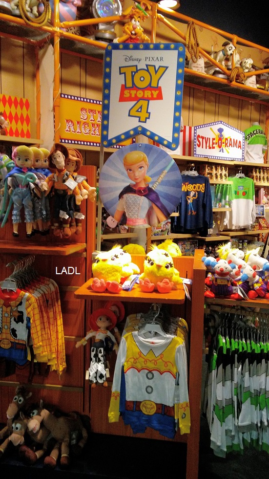 Living A Doll's Life *In Store Report* Disney Store Meadows Mall