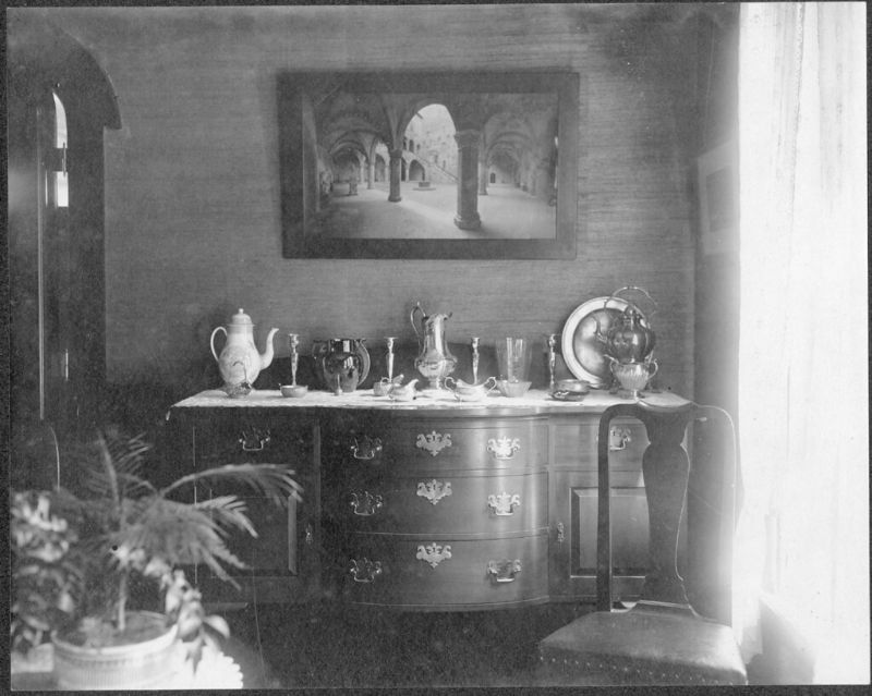 Fascinating Photos Show Interior of a House in Vermont Around 1900