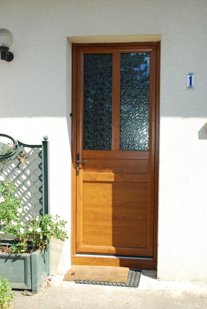 Jpv Amenagement Le Journal Porte D Entree Pvc Chene Dore