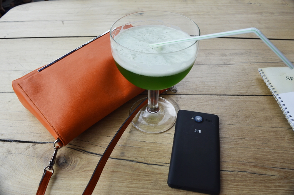 Blue Offshoulder - Summer Outfit with MAC Jeans, Off Shoulder Blouse and Leather Mules, combined with a papaya coloured Picard crossbody Bag - posted by Annie K, Fashion Blogger, Founder, CEO and writer of ANNIES BEAUTY HOUSE - a german fashion and beauty blog