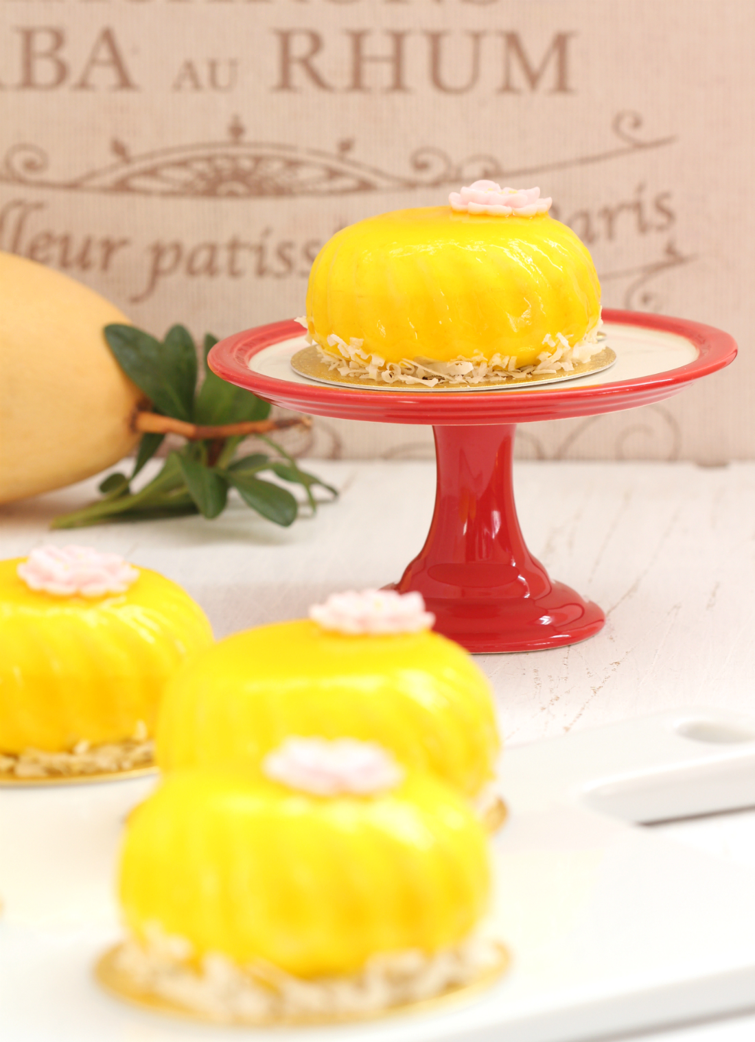 Mangopomelo and matcha petit gateaux