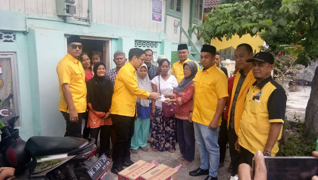 Pengurus Partai GOLKAR Kota Palembang Berikan Bantuan Kepada Korban Kebakaran di Kelurahan 26 Ilir D 1
