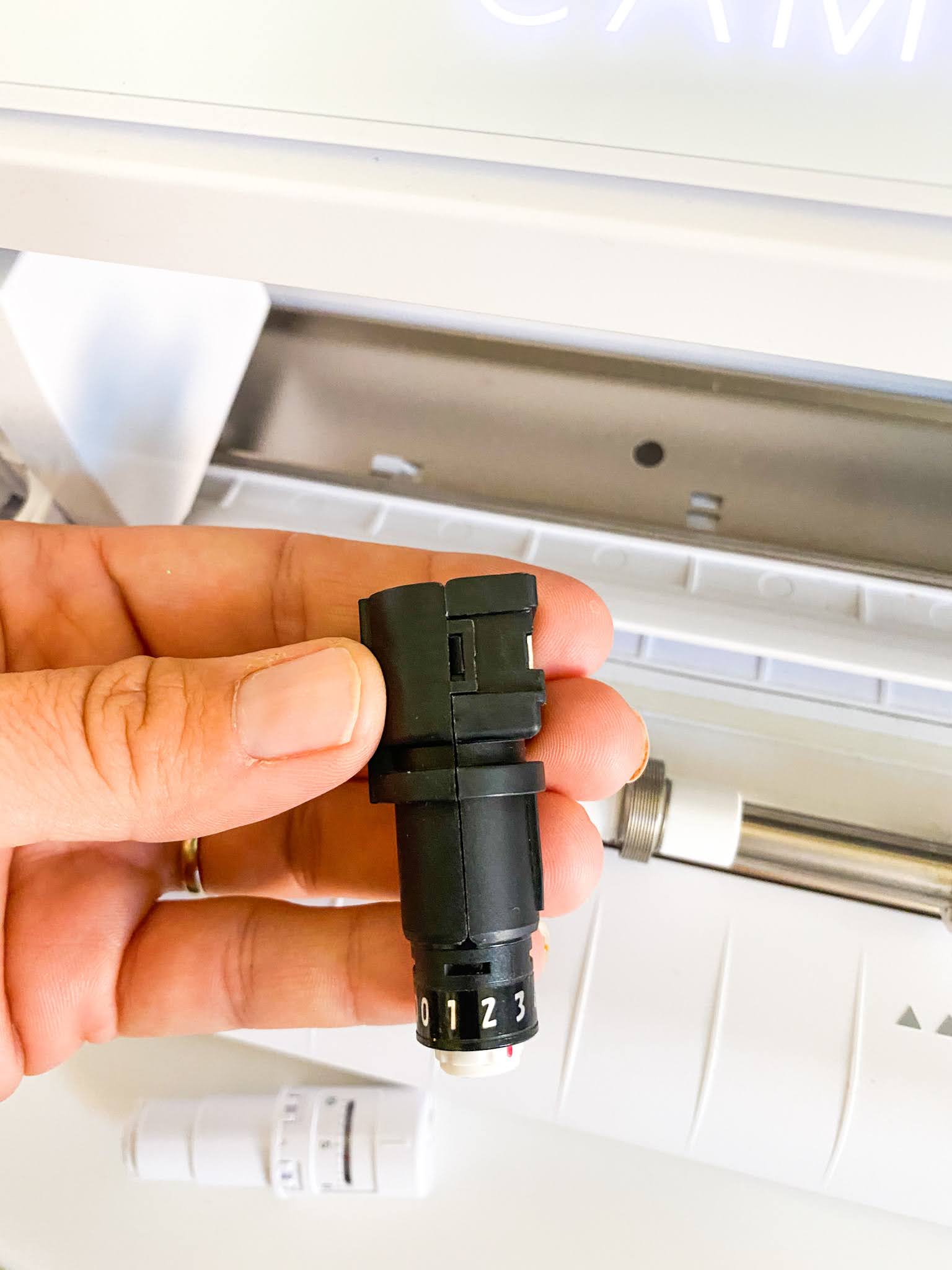 Silhouette CAMEO 4 Blade How to Use the Ratchet Blade Instead of