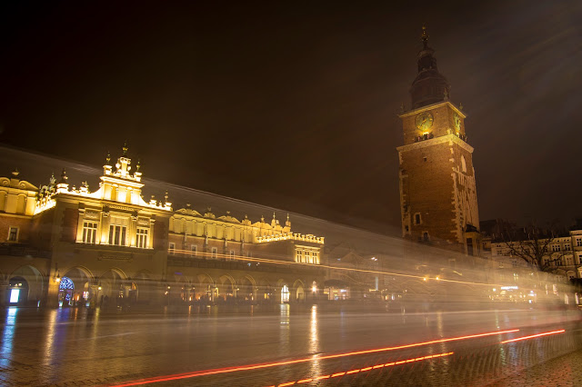 Fondaco dei tessuti e Torre del Municipio di notte-Rynek Glowny-Cracovia