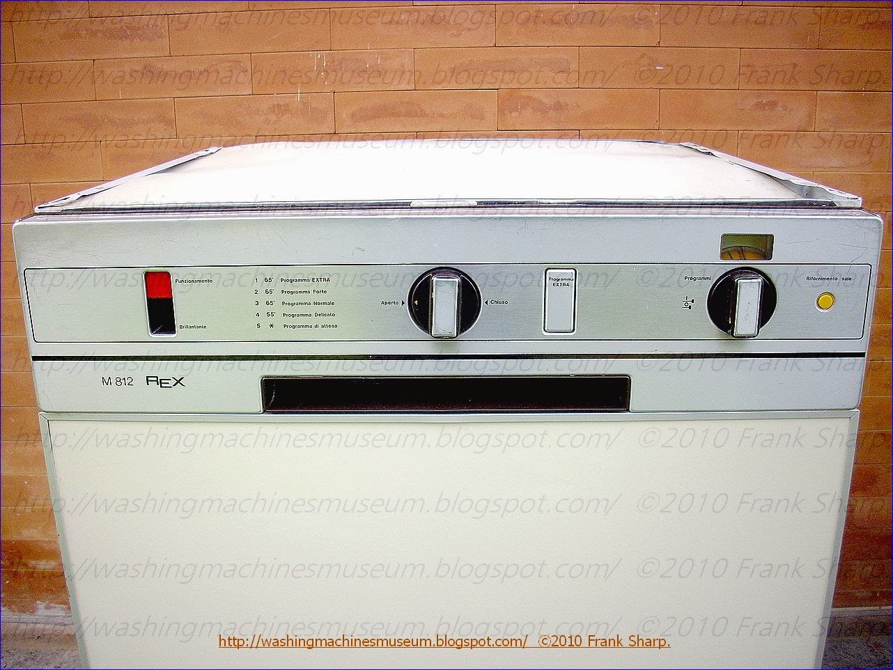 Washer Rama Museum. REX (ZANUSSI) M812 (MOD. DO611) YEAR 1977.