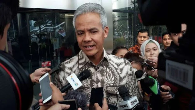 Warganya Belum Dapat Bansos, Ganjar Telepon Anies dan Ridwan Kamil Warganya Belum Dapat Bansos, Ganjar Telepon Anies dan Ridwan Kamil