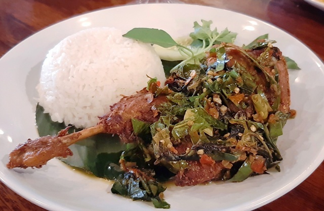 Makan Bebek Enak Dan Nyaman Di Restoran Bebek Kaleyo Tomang Cerita Daffana