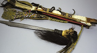 Mandau, Senjata Tradisional Orang Dayak di Kalimantan Mandau, Senjata Tradisional Orang Dayak di Kalimantan