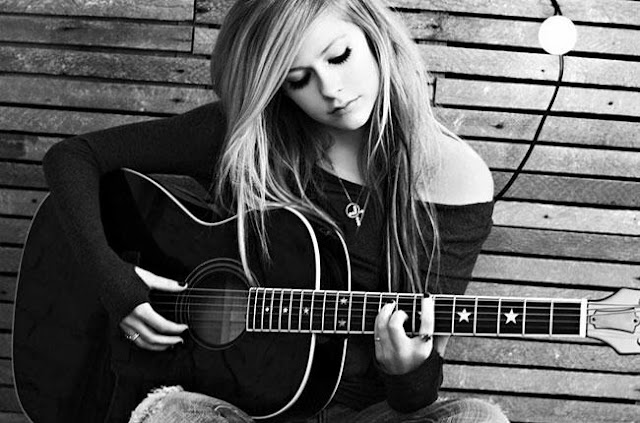 Lirik dan Chord Lagu Headset ~ Avril Lavigne