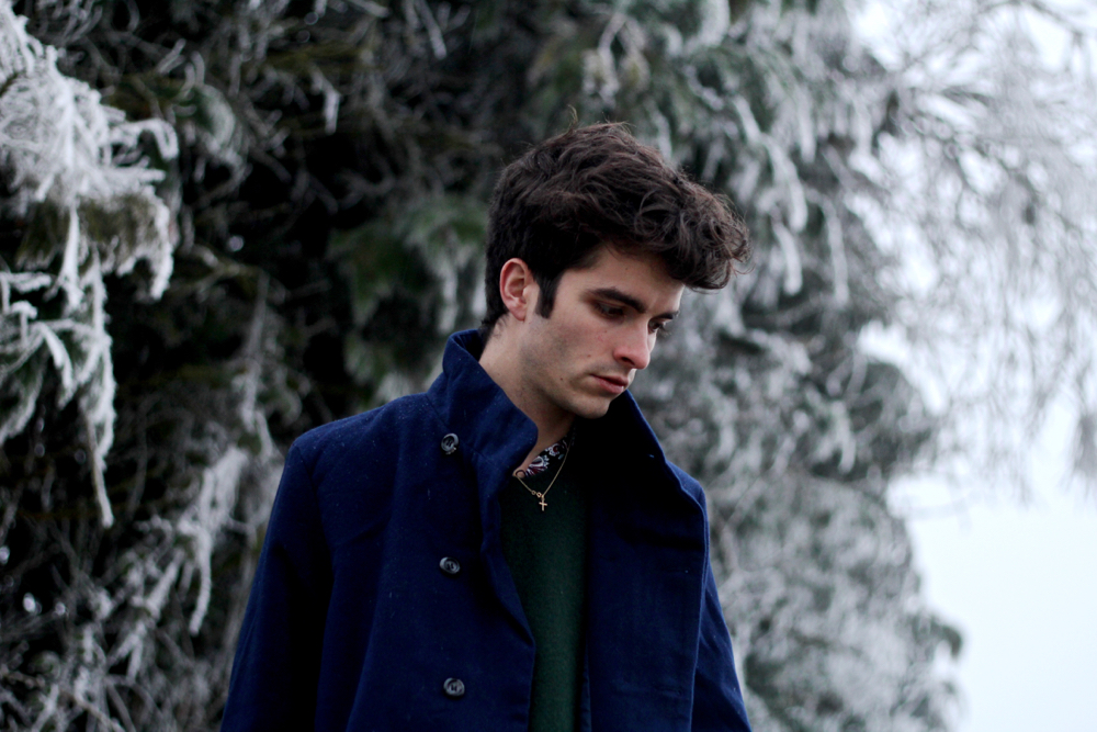 BLOG-MODE-HOMME-pull-cachemire-vert-american-vintage-churchs-leyton-chaussures-cuir-grine-cardigan-paysage-hiver-style-preppy-campagne-francais-dandy-jeune - 1 (1)