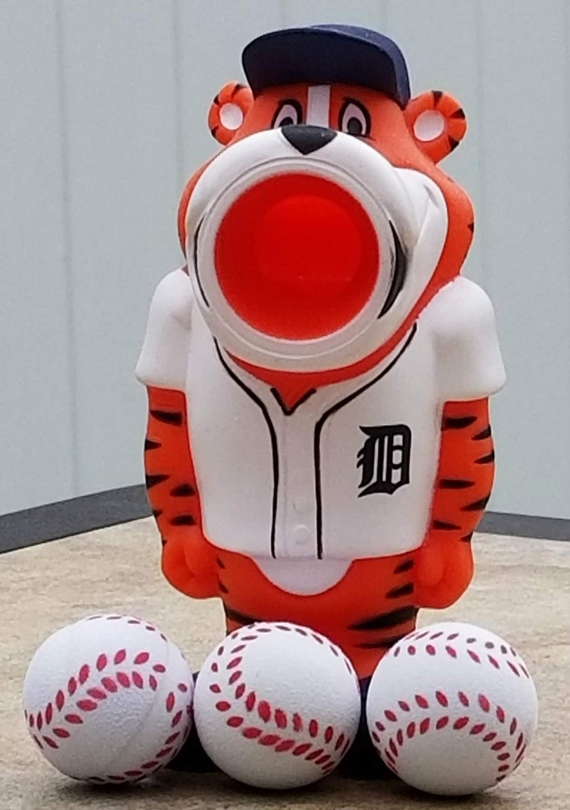 A GEEK DADDY MAJOR LEAGUE BASEBALL SQUEEZE POPPERS