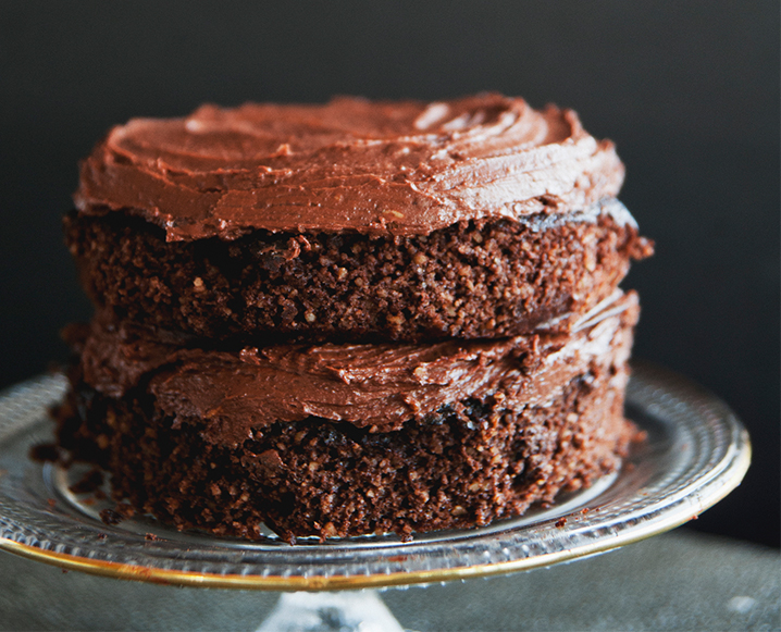 In the Kitchen | Two Chocolate Recipes to Try this Weekend: Cake & Brownies