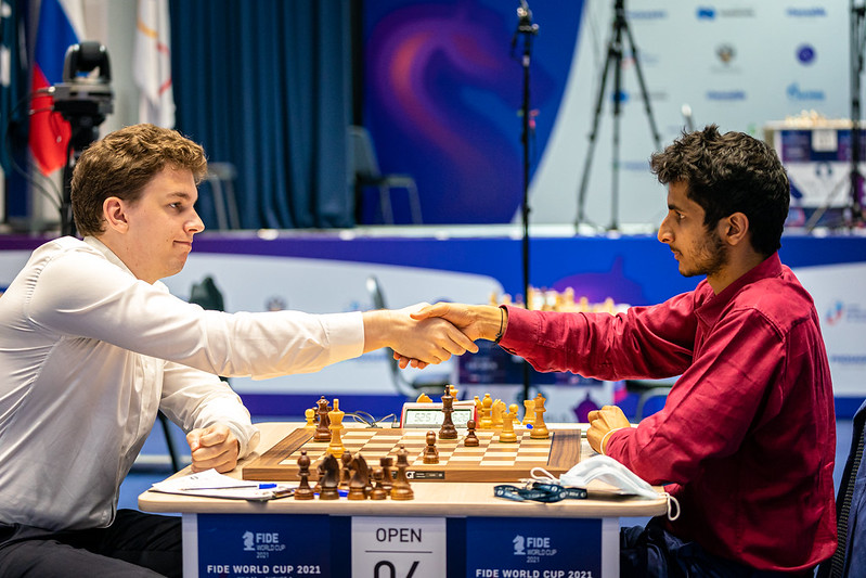 FIDE presenta el primer reglamento internacional de ajedrez online - 24  Horas