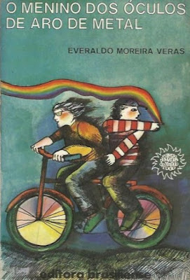 O menino dos óculos de aro de metal. Everaldo Moreira Veras. Editora Brasiliense. Coleção Jovens do Mundo Todo. 1978-1981 (2ª a 5ª edição).