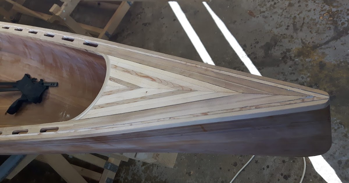 Lod is building an Ashes Solo Day singel canoe Decks and thwart i place