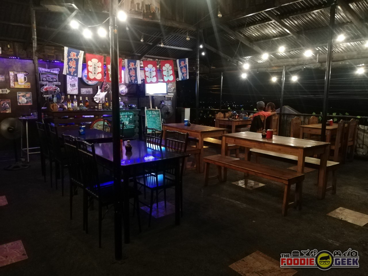 ₱199 UnliWings Until 3am at Hippers Bar and Resto! HungryChad