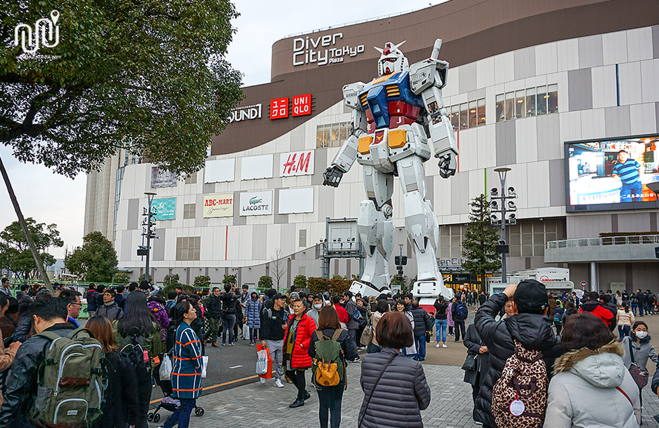 หุ่นยนต์กันดั้ม(Gundam) RX-78-2 หน้าห้างDiver City Tokyo Plaza