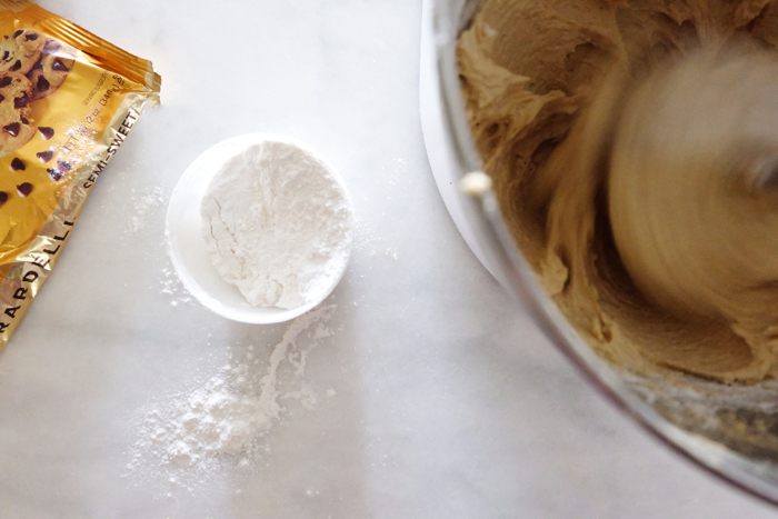 flour measuring cup