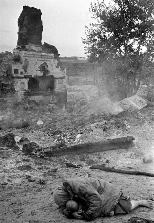 Sheltering a child from artillery in Russia, 30 August 1941 worldwartwo.filminspector.com