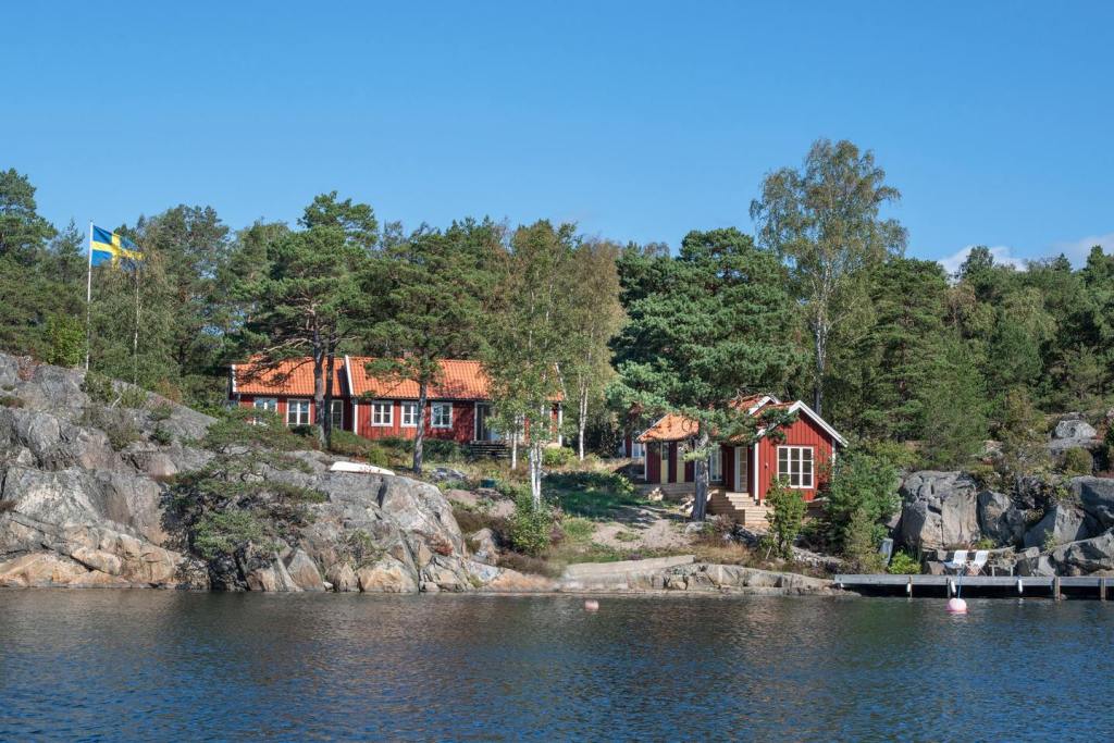 Fresh and bright summer house in Sweden