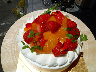 神奈川県小田原市中里のケーキ屋フロマージュのブログ ただ今のフルーツデコレーションケーキ