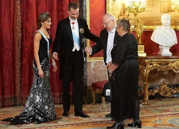 Queen Letizia held a dinner for President Reuven Rivlin and his wife Nechama Rivlin. Diamond tiara, print dress