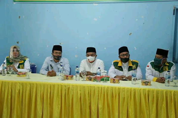 Untuk Memutus Mata Rantai Covid-19, Bupati Labuhanbatu Membagikan Masker Kepada Pengguna Jalan Untuk Memutus Mata Rantai Covid-19, Bupati Labuhanbatu Membagikan Masker Kepada Pengguna Jalan