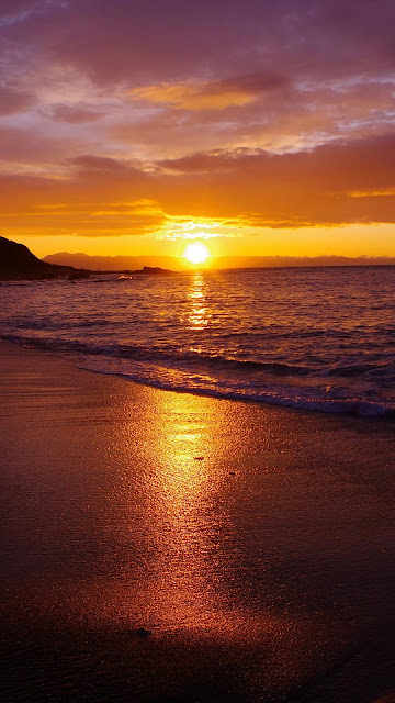 Wallpaper with landscape relaxing sunset on the sea Wallpaper with landscape relaxing sunset on the sea