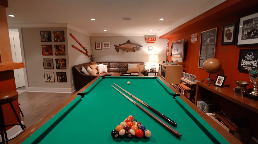 28 Interior Design Photos vs. 125 Kensington Crescent, North Vancouver Luxury Home Tour