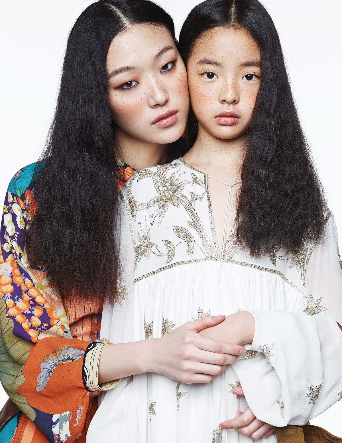 Мамы и дочери азиатка. Азиатские дочка. Китаянка с дочкой. Азиатская мама. Мать и дочь Азия.