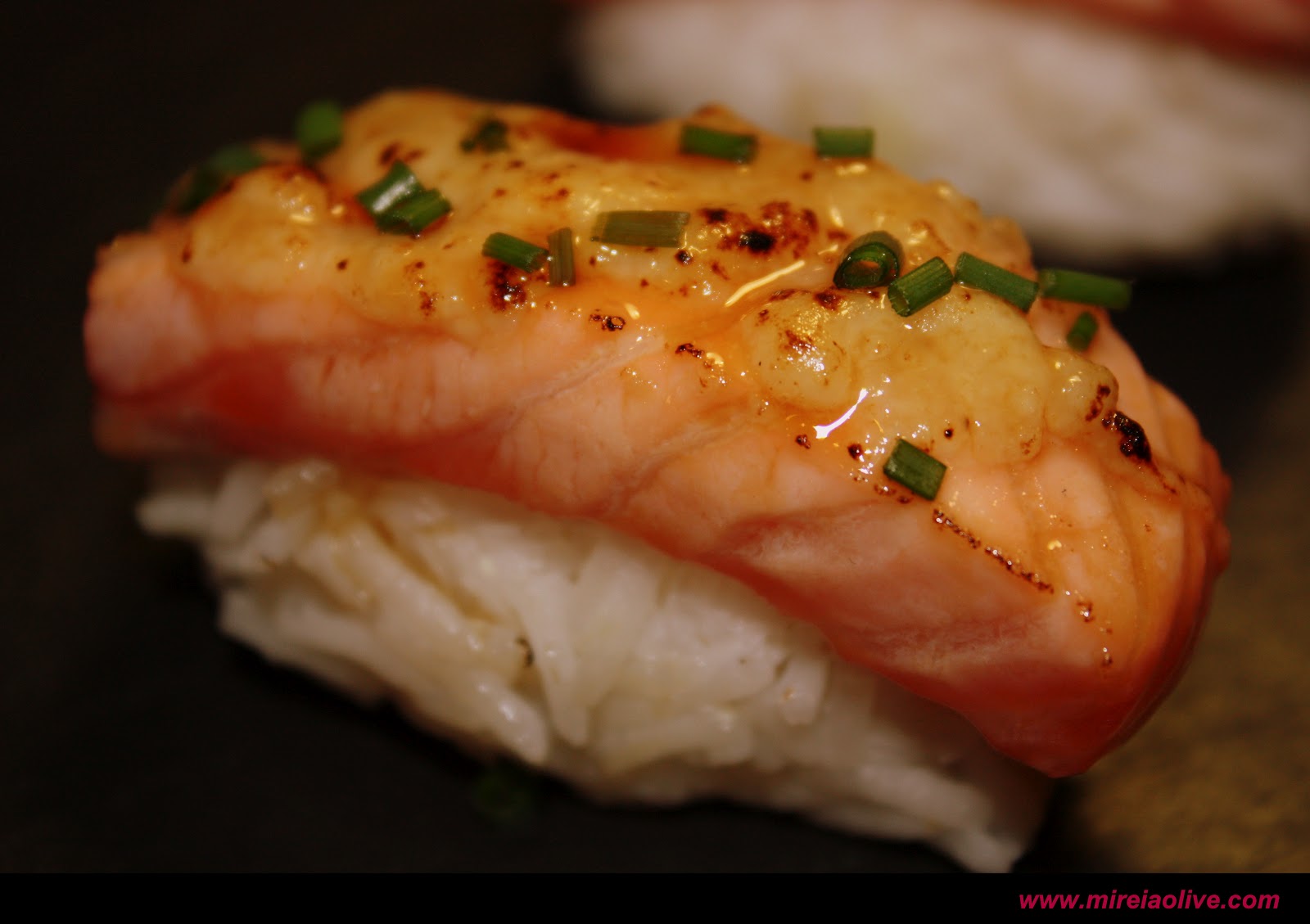 Mireia Olivé · Blog: Nigiri de salmón flameado con cebolla y parmesano