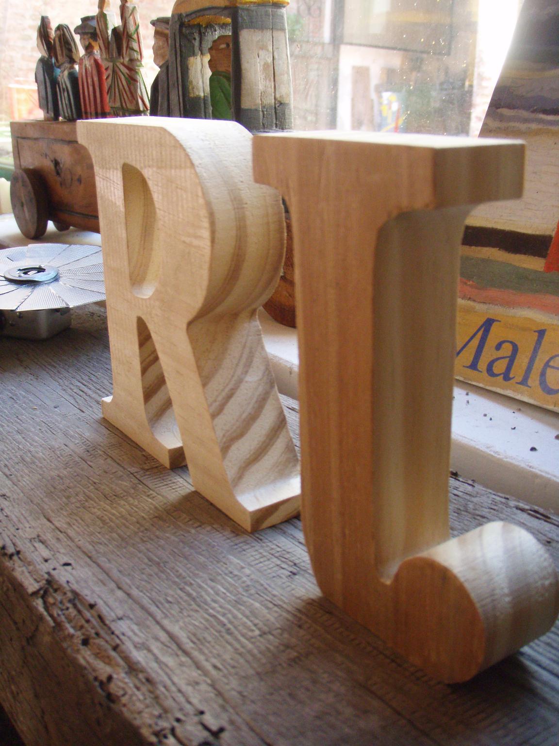letras y formas en madera- diseño y corte cnc