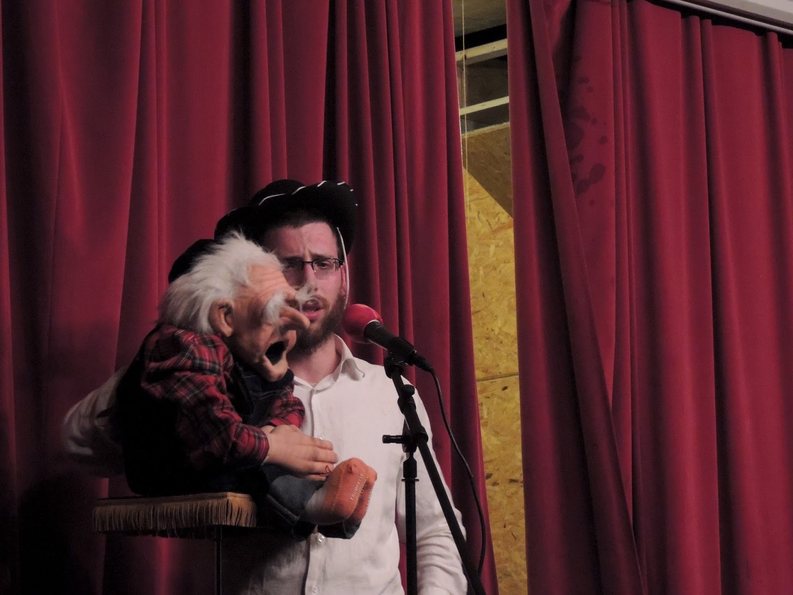 EGP 5773 Ventriloquist Show