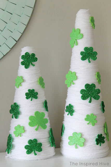 An easy interchangeable holiday DIY- St. Patrick's Day yarn trees.