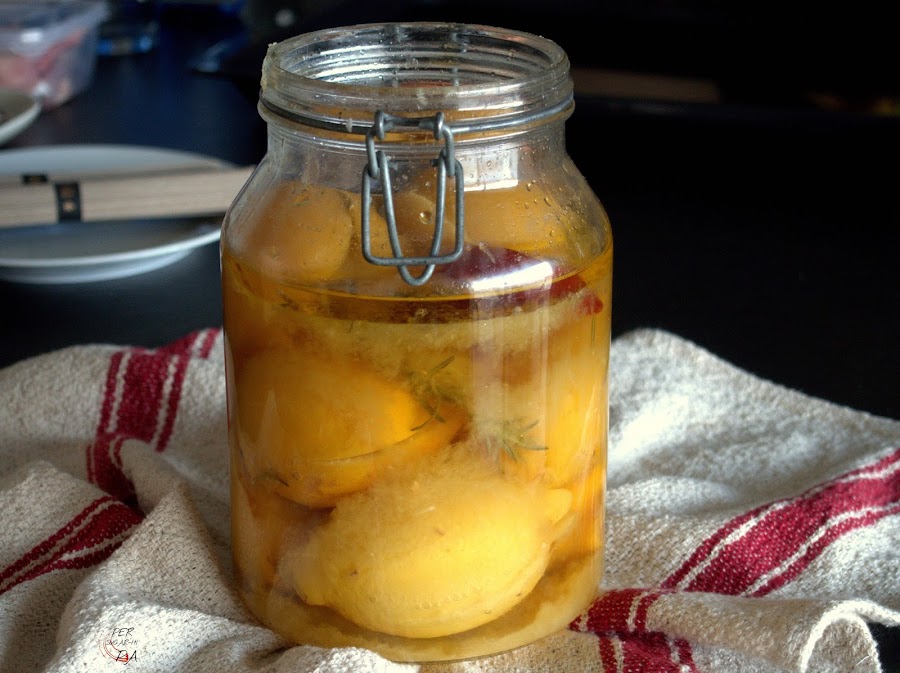 Limones en conserva, condimento perfecto para muchos platos mediterráneos 