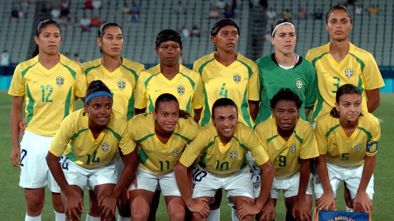 Futebol feminino surge nos anos 20, é proibido até 79 e