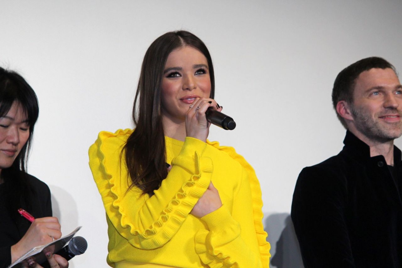 Hailee Steinfeld At Bumblebee Premiere in Tokyo 03/12/2019 - Hollywood