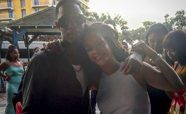 Rihanna sigue muy afligida por asesinato de su joven primo Tavon