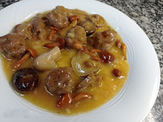 Albóndigas con setas y salsa