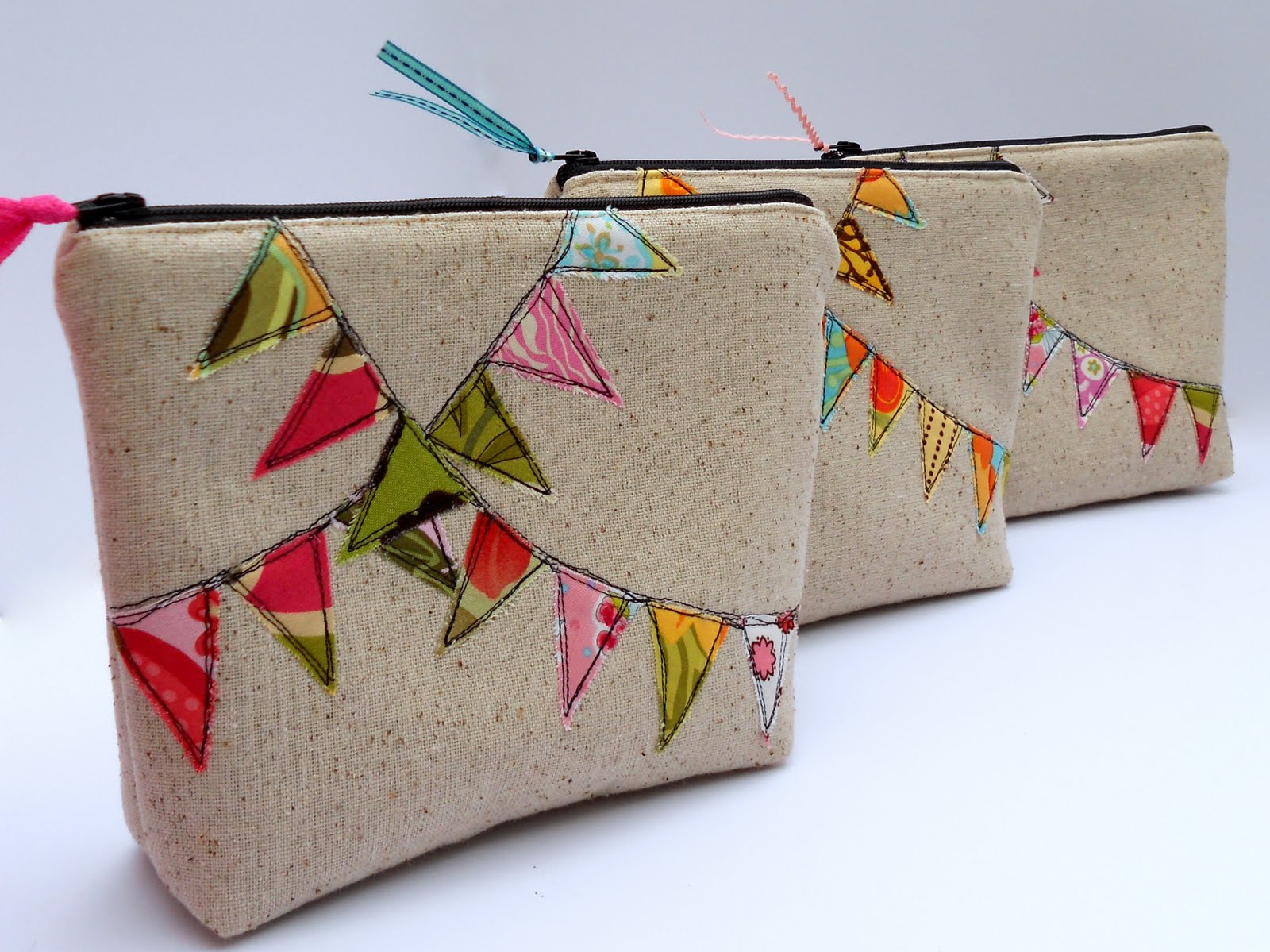 Just Another Hang Up: Bunting Cosmetic Bag Tutorial